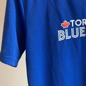 Toronto Blue Jay’s tee-shirt.